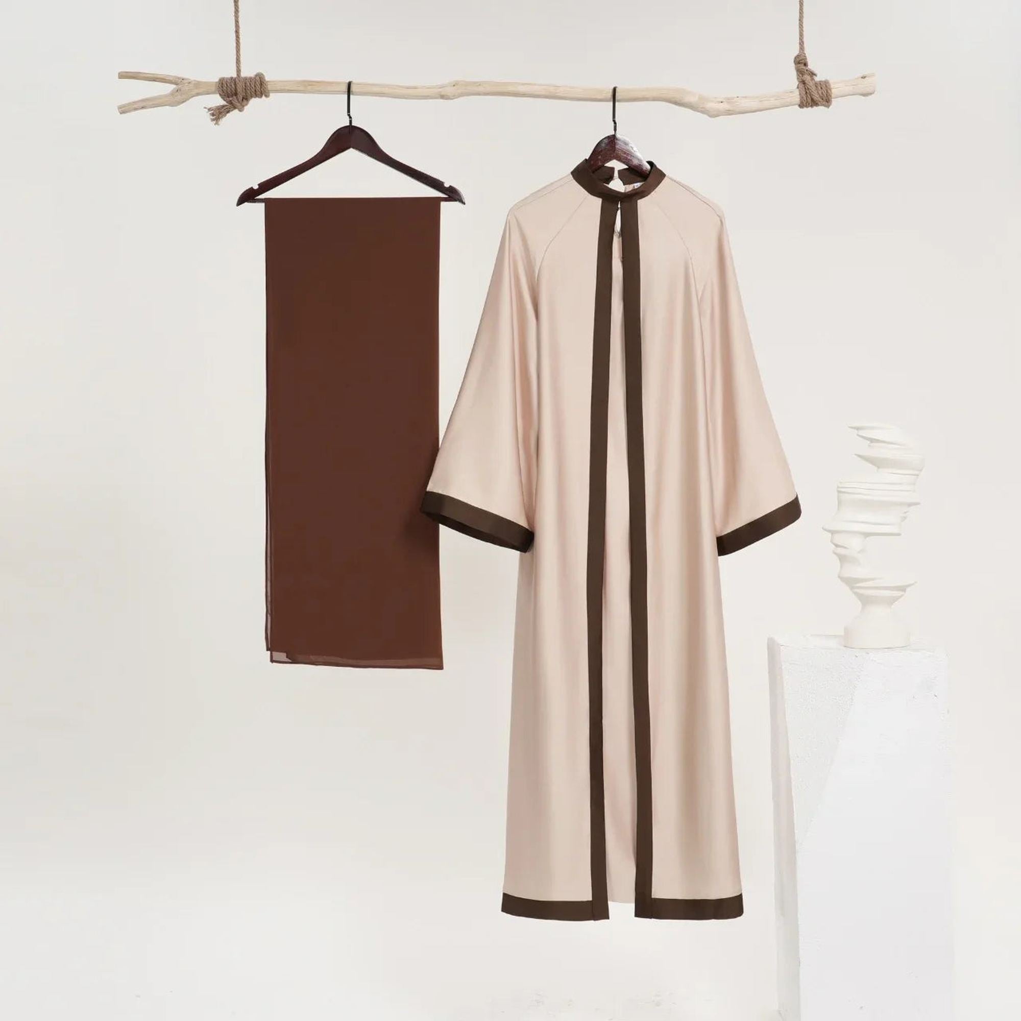 ZAHRASBEST AL-ZAHRA  2 PIECE SATEEN SET - Jasmine/Deep Mocha